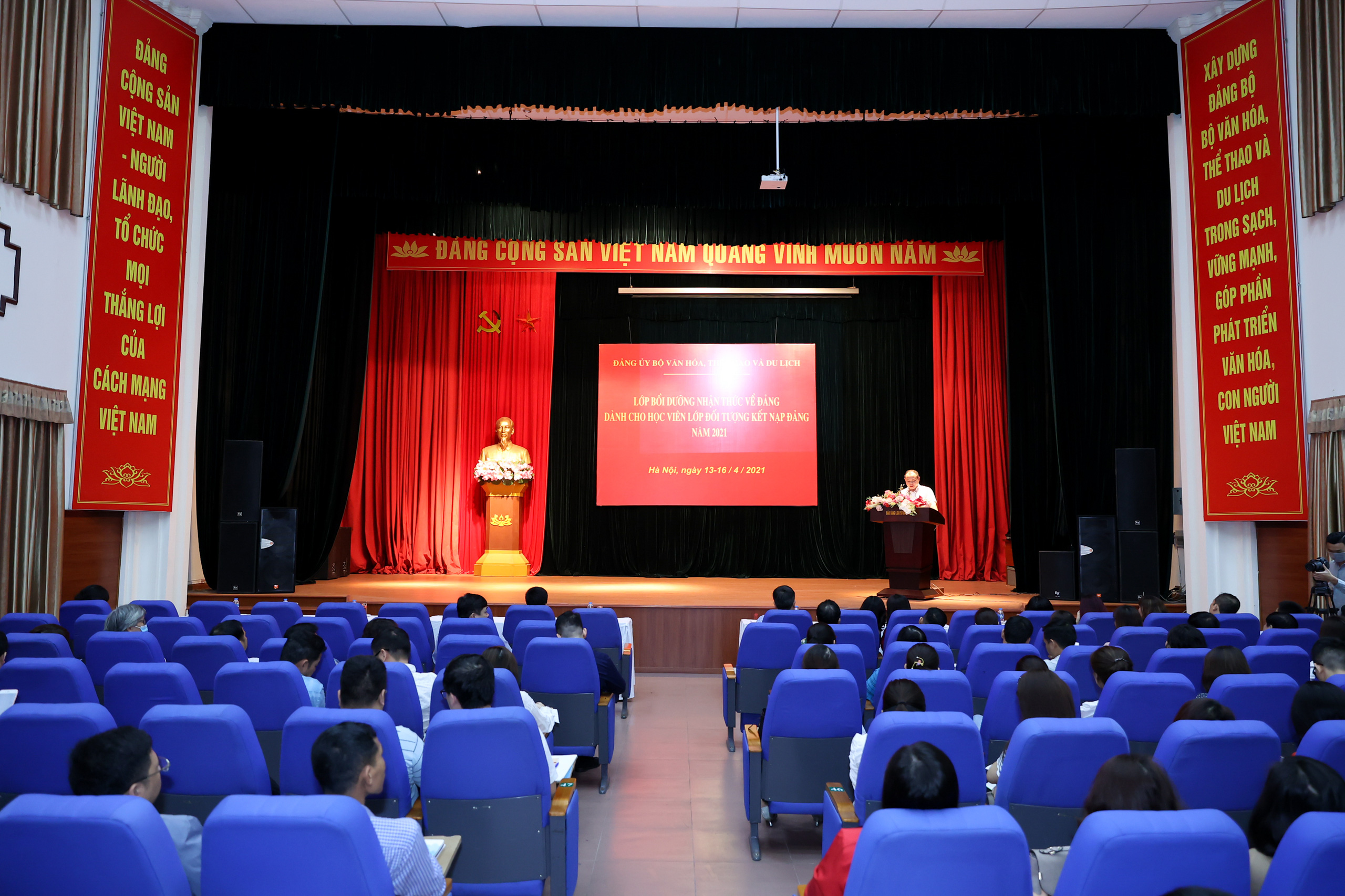 Bộ VHTTDL: Bế giảng Lớp bồi dưỡng nhận thức về Đảng dành cho học viên lớp đối tượng kết nạp Đảng năm 2021